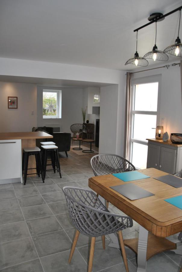 Cap Sur Le Phare A Mogueriec Holiday home Sibiril